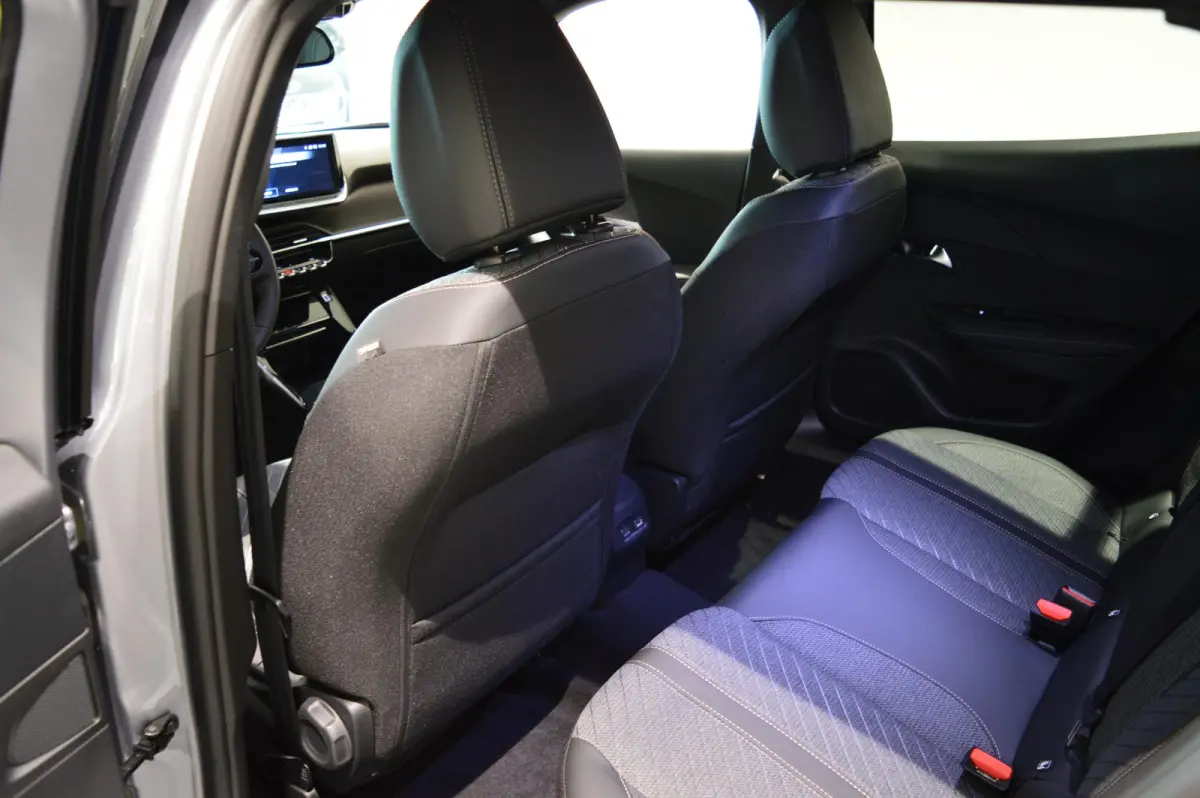 100 Allure | Navigatie | Climate control | Apple Carplay/Android Auto