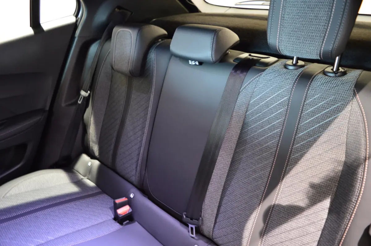 100 Allure | Navigatie | Climate control | Apple Carplay/Android Auto