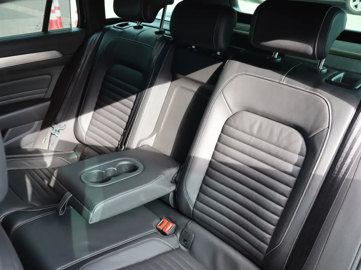 1.5 TSI R-Line Business + NL-auto NAP LEER TREKHAAK I 1ste eig. I 2X R-line I Keyless I  I 17" I Virtual I Camera I Leer I Trekhaak I Winterpakket I