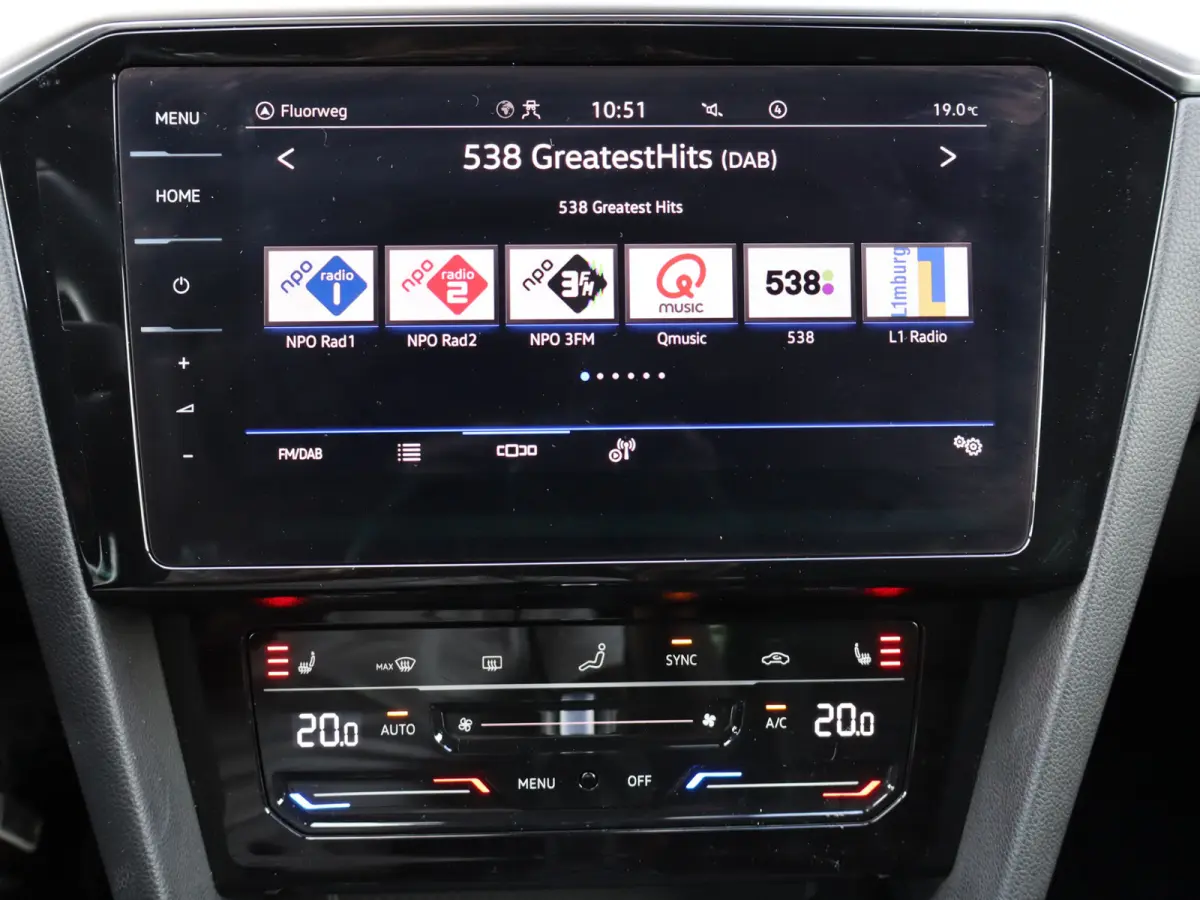 1.5 TSI R-Line Business + NL-auto NAP LEER TREKHAAK I 1ste eig. I 2X R-line I Keyless I  I 17" I Virtual I Camera I Leer I Trekhaak I Winterpakket I