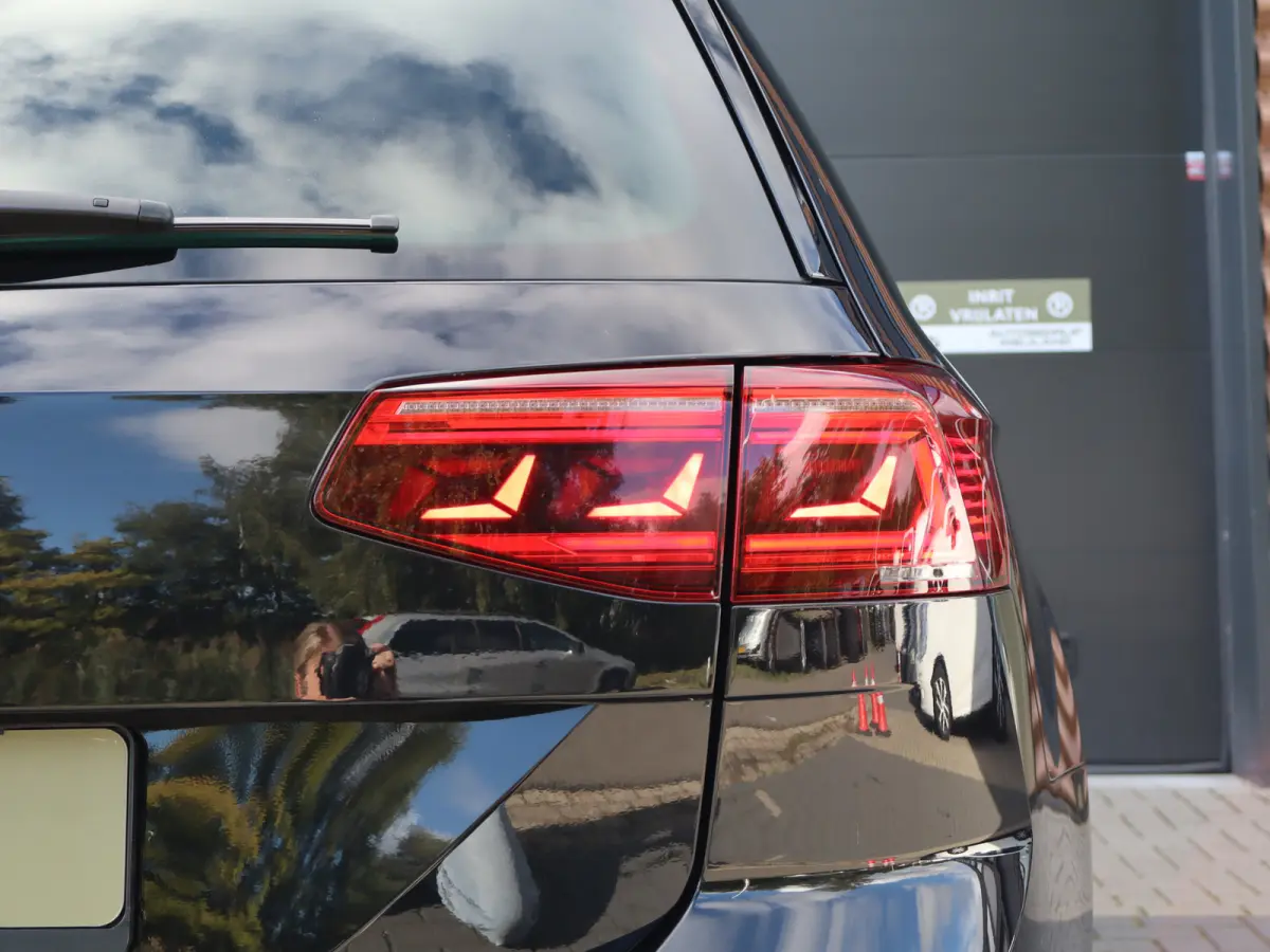 1.5 TSI R-Line Business + NL-auto NAP LEER TREKHAAK I 1ste eig. I 2X R-line I Keyless I  I 17" I Virtual I Camera I Leer I Trekhaak I Winterpakket I