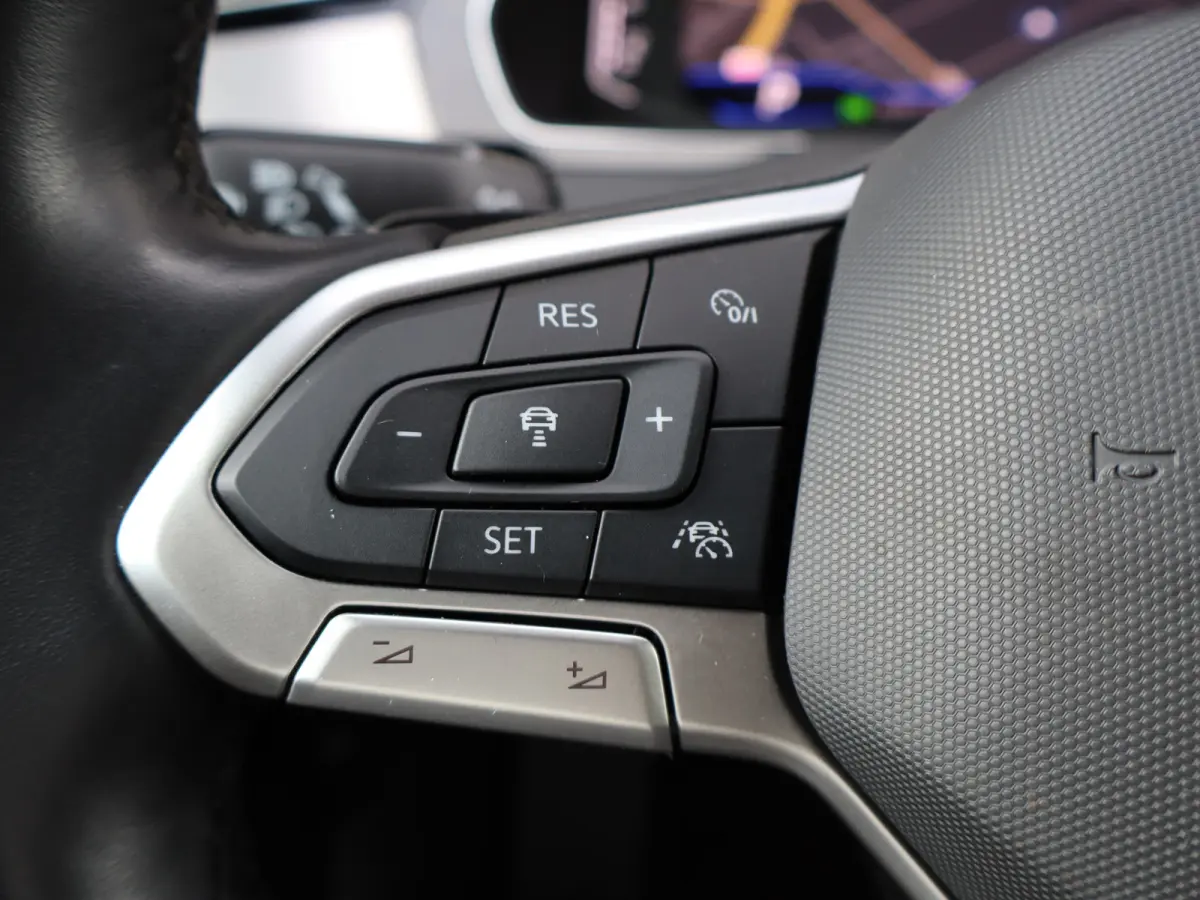 1.5 TSI R-Line Business + NL-auto NAP LEER TREKHAAK I 1ste eig. I 2X R-line I Keyless I  I 17" I Virtual I Camera I Leer I Trekhaak I Winterpakket I