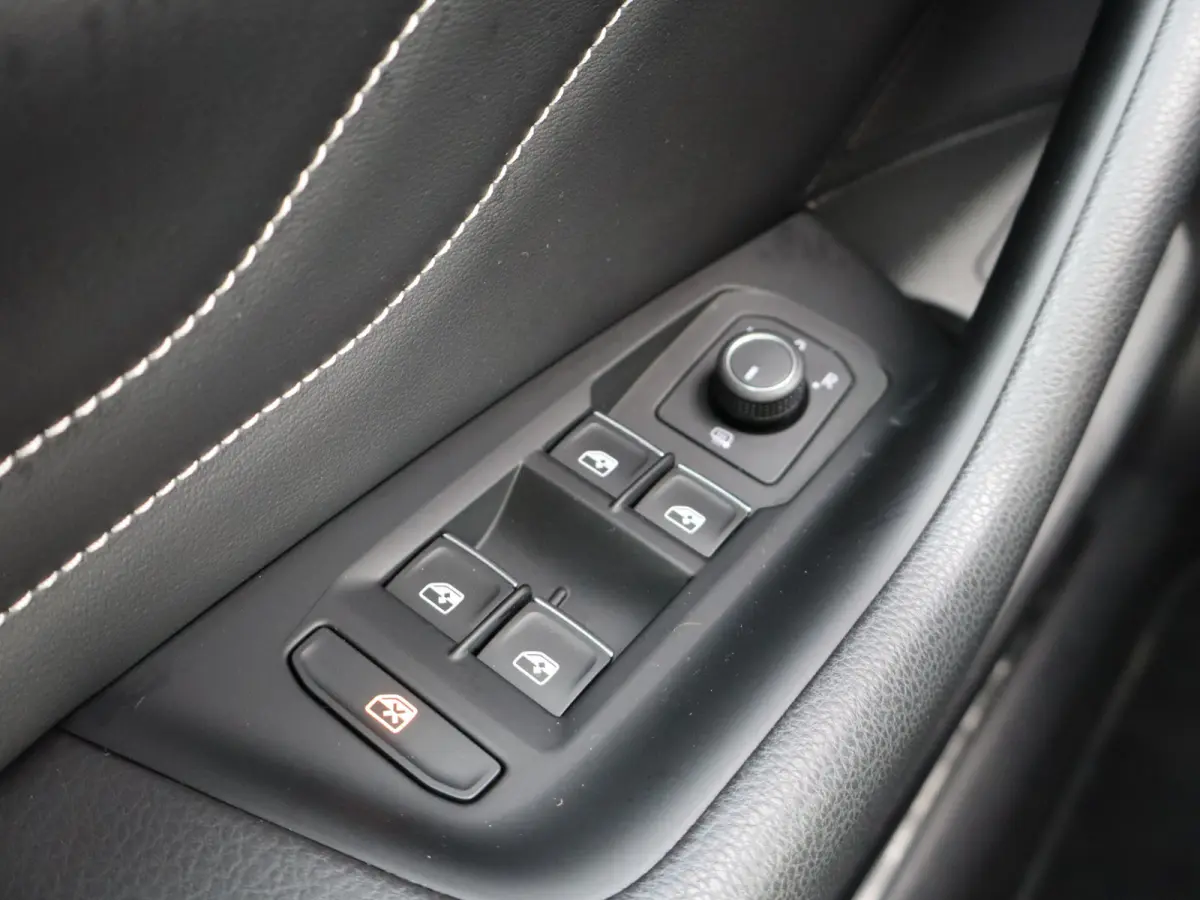 1.5 TSI R-Line Business + NL-auto NAP LEER TREKHAAK I 1ste eig. I 2X R-line I Keyless I  I 17" I Virtual I Camera I Leer I Trekhaak I Winterpakket I