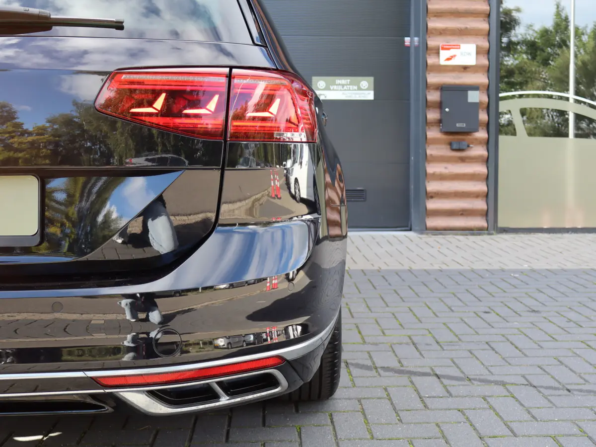 1.5 TSI R-Line Business + NL-auto NAP LEER TREKHAAK I 1ste eig. I 2X R-line I Keyless I  I 17" I Virtual I Camera I Leer I Trekhaak I Winterpakket I