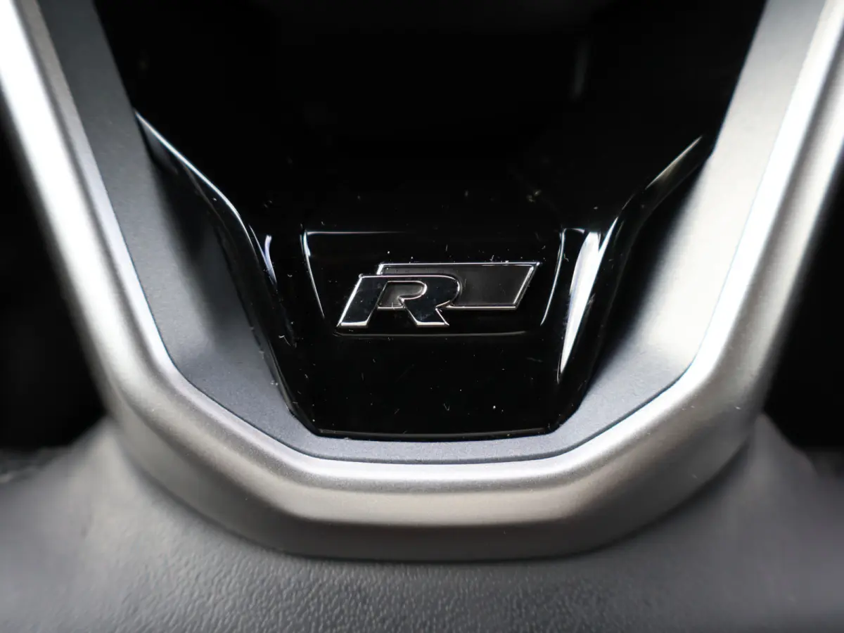 1.5 TSI R-Line Business + NL-auto NAP LEER TREKHAAK I 1ste eig. I 2X R-line I Keyless I  I 17" I Virtual I Camera I Leer I Trekhaak I Winterpakket I