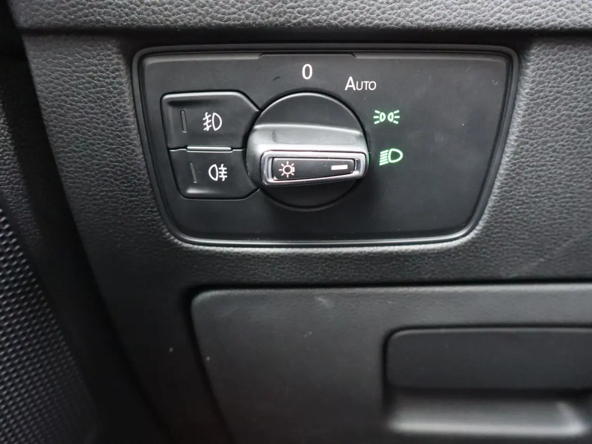 1.5 TSI R-Line Business + NL-auto NAP LEER TREKHAAK I 1ste eig. I 2X R-line I Keyless I  I 17" I Virtual I Camera I Leer I Trekhaak I Winterpakket I