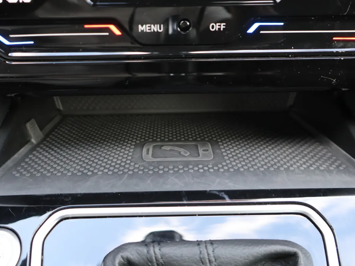 1.5 TSI R-Line Business + NL-auto NAP LEER TREKHAAK I 1ste eig. I 2X R-line I Keyless I  I 17" I Virtual I Camera I Leer I Trekhaak I Winterpakket I
