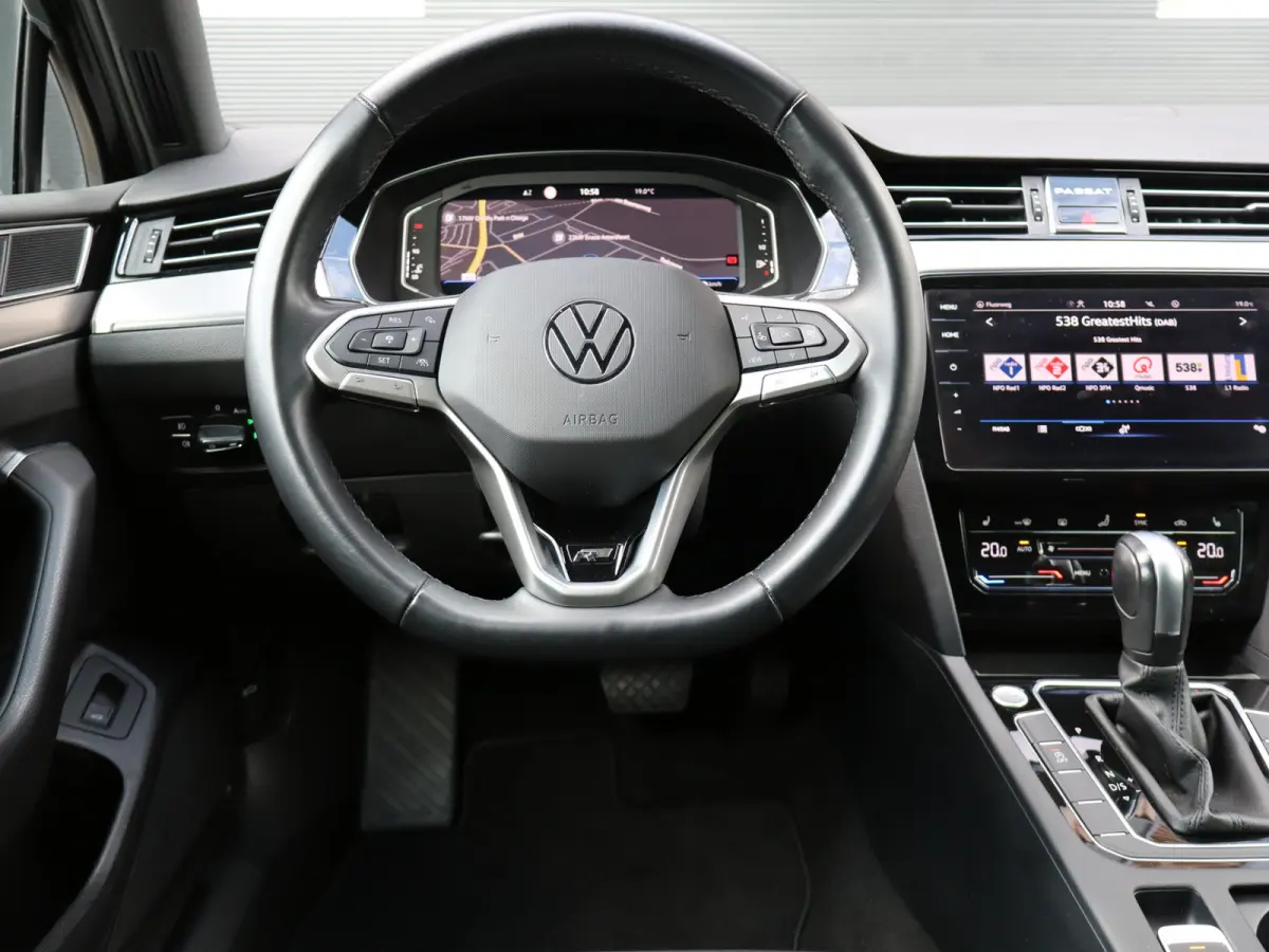 1.5 TSI R-Line Business + NL-auto NAP LEER TREKHAAK I 1ste eig. I 2X R-line I Keyless I  I 17" I Virtual I Camera I Leer I Trekhaak I Winterpakket I