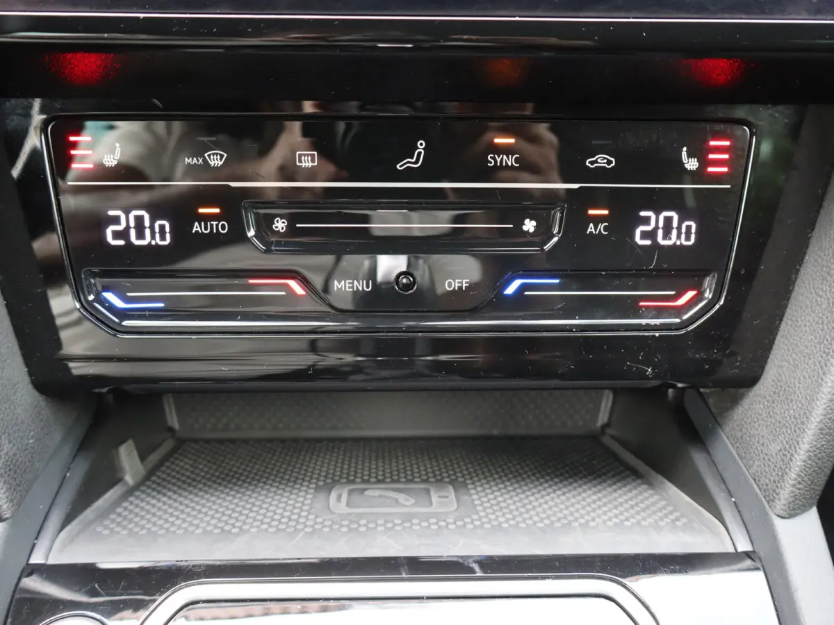 1.5 TSI R-Line Business + NL-auto NAP LEER TREKHAAK I 1ste eig. I 2X R-line I Keyless I  I 17" I Virtual I Camera I Leer I Trekhaak I Winterpakket I