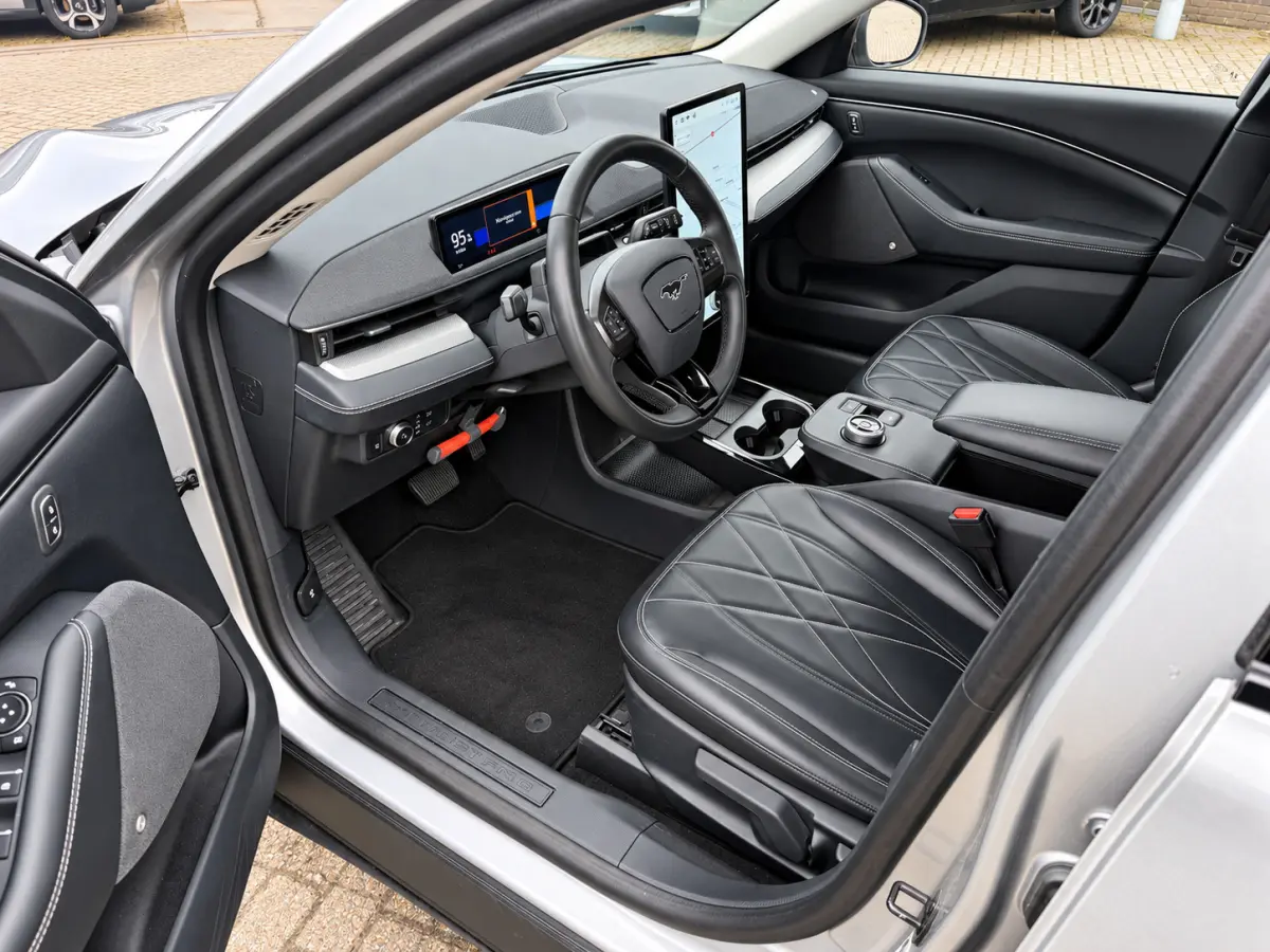 RWD 75 kWh | Apple Carplay/Android | Cruise control ad | Led | Camera | Leder | Full navi