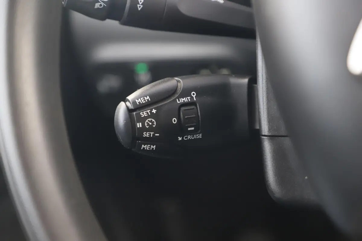1.2 PureTech You Stoelverwarming Airco Radio Bluetooth Cruise Control Rijstrooksensor