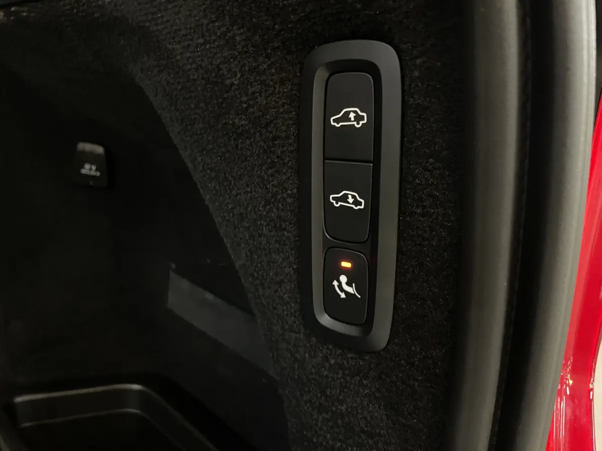 2.0 T8 Recharge AWD Ultimate Dark | Trekhaak | Head-up | Harman/Kardon | Memory