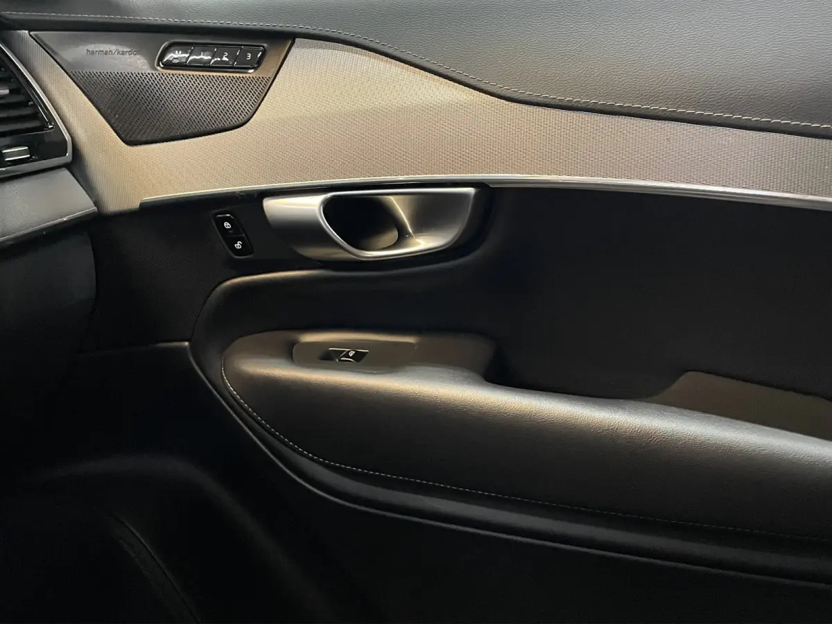 2.0 T8 Recharge AWD Ultimate Dark | Trekhaak | Head-up | Harman/Kardon | Memory
