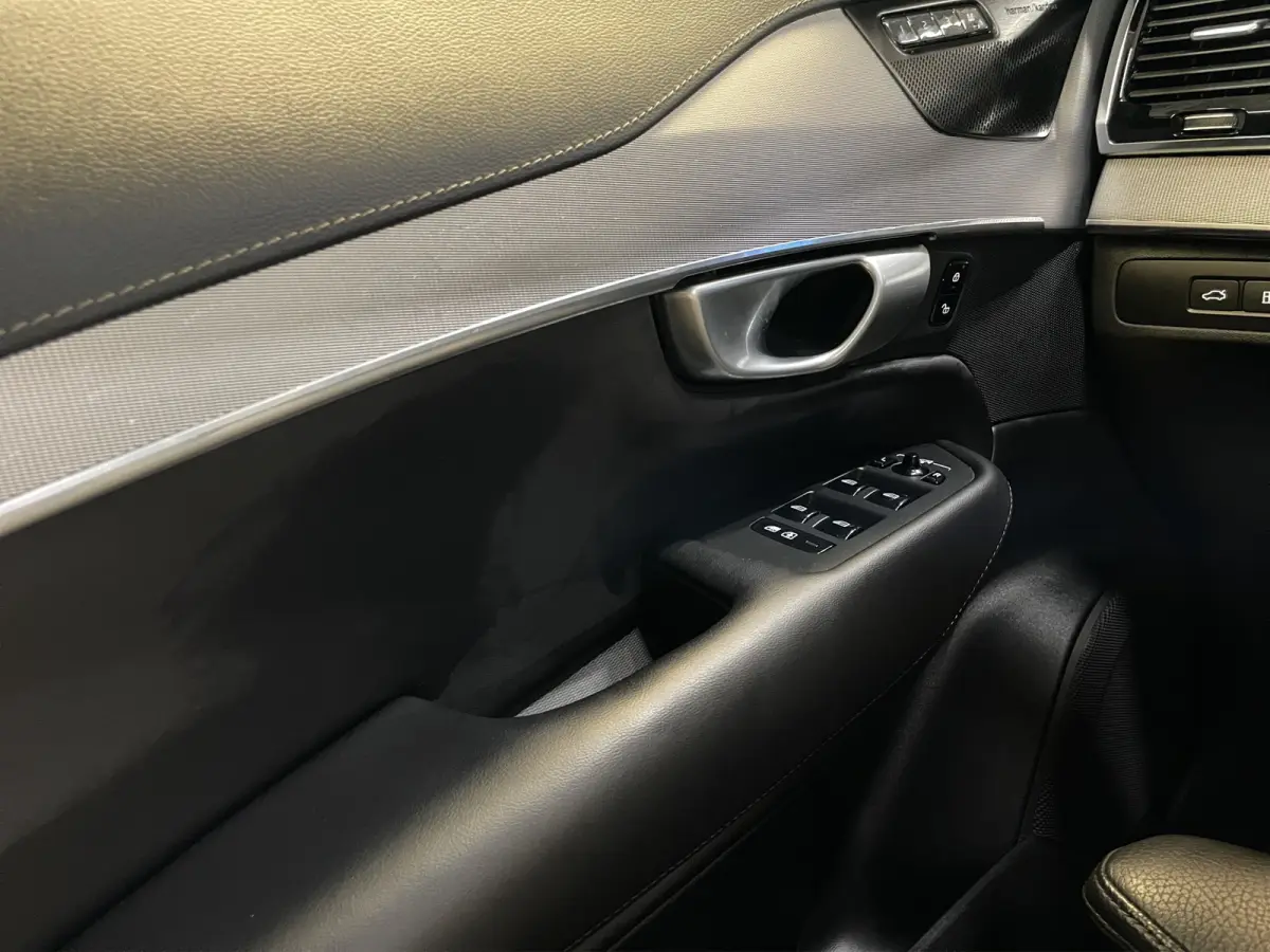 2.0 T8 Recharge AWD Ultimate Dark | Trekhaak | Head-up | Harman/Kardon | Memory