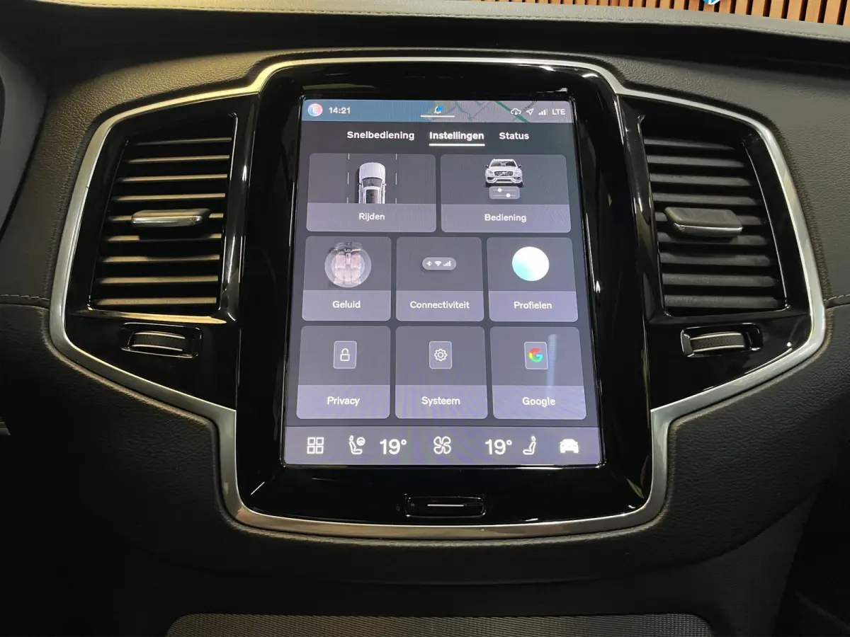 2.0 T8 Recharge AWD Ultimate Dark | Trekhaak | Head-up | Harman/Kardon | Memory