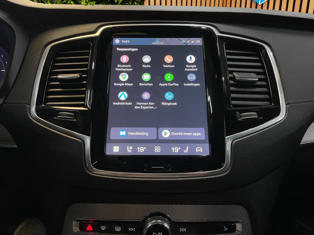 2.0 T8 Recharge AWD Ultimate Dark | Trekhaak | Head-up | Harman/Kardon | Memory