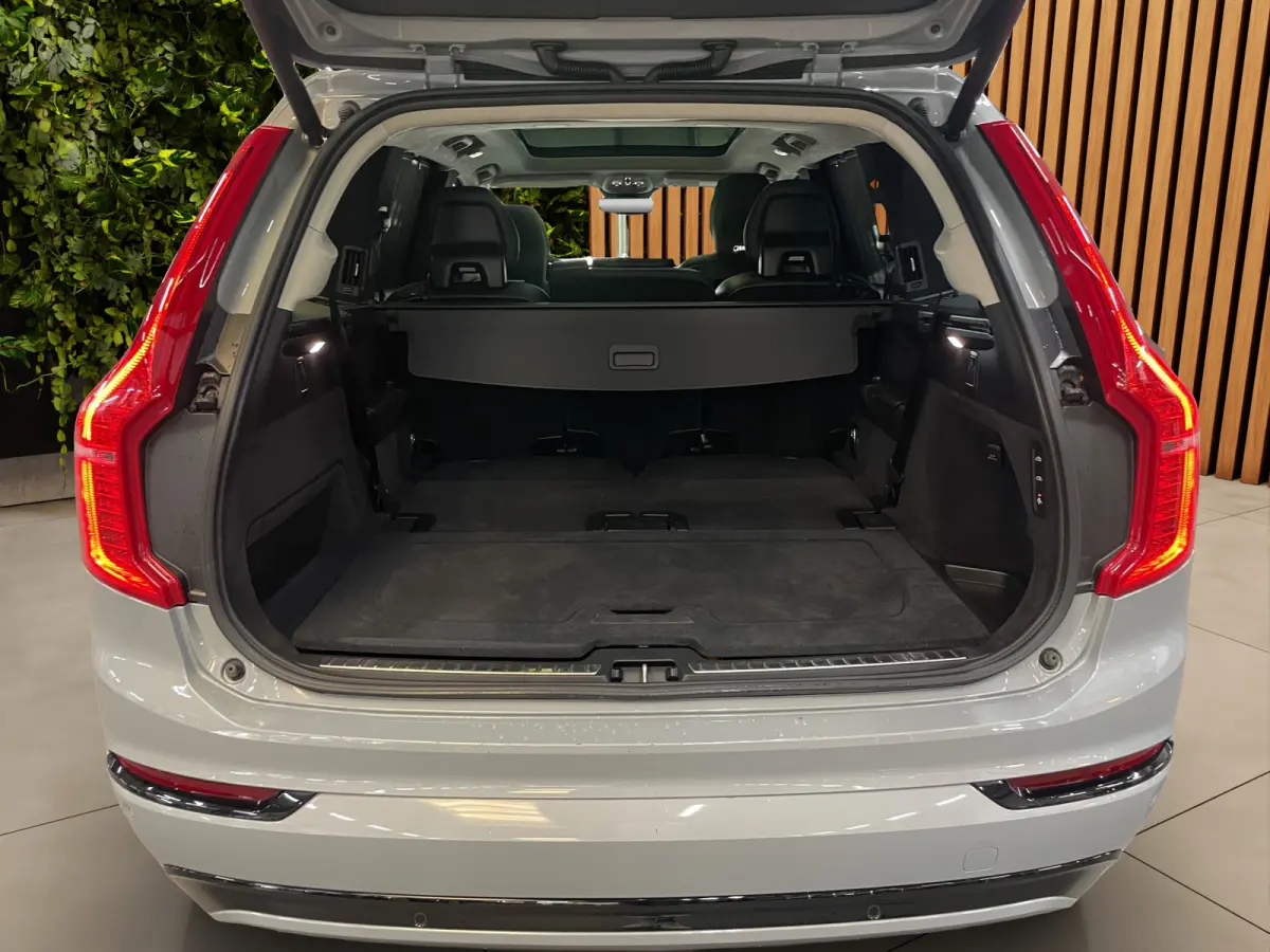 2.0 T8 Recharge AWD Ultimate Dark | Trekhaak | Head-up | Harman/Kardon | Memory