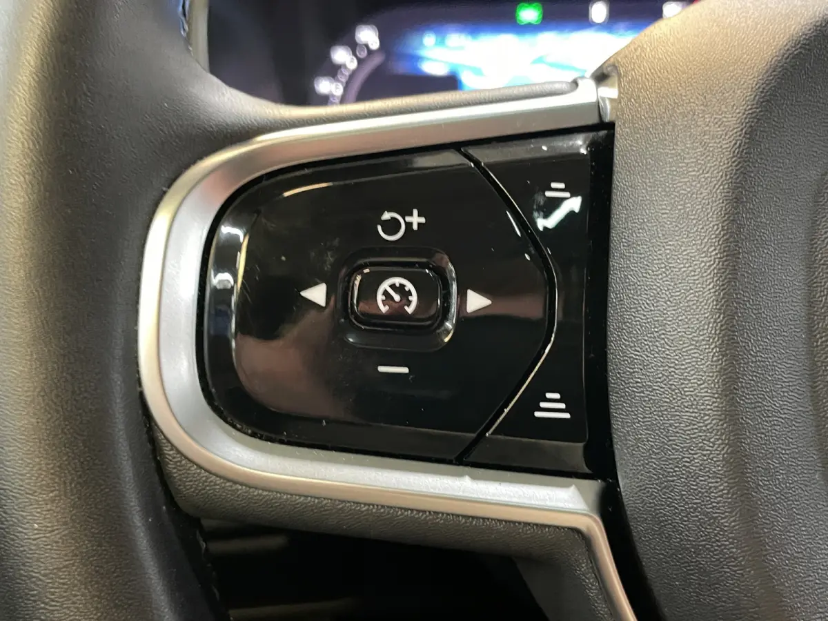 2.0 T8 Recharge AWD Ultimate Dark | Trekhaak | Head-up | Harman/Kardon | Memory