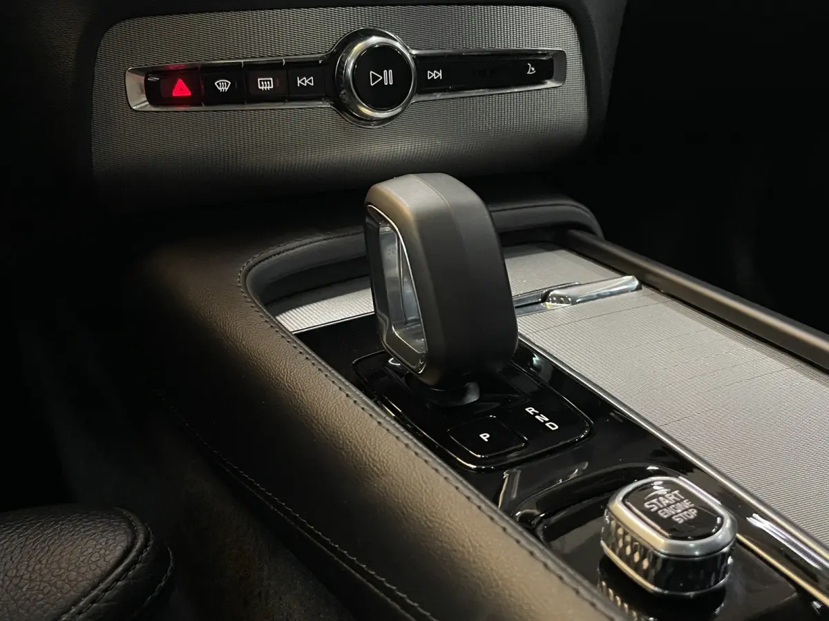 2.0 T8 Recharge AWD Ultimate Dark | Trekhaak | Head-up | Harman/Kardon | Memory