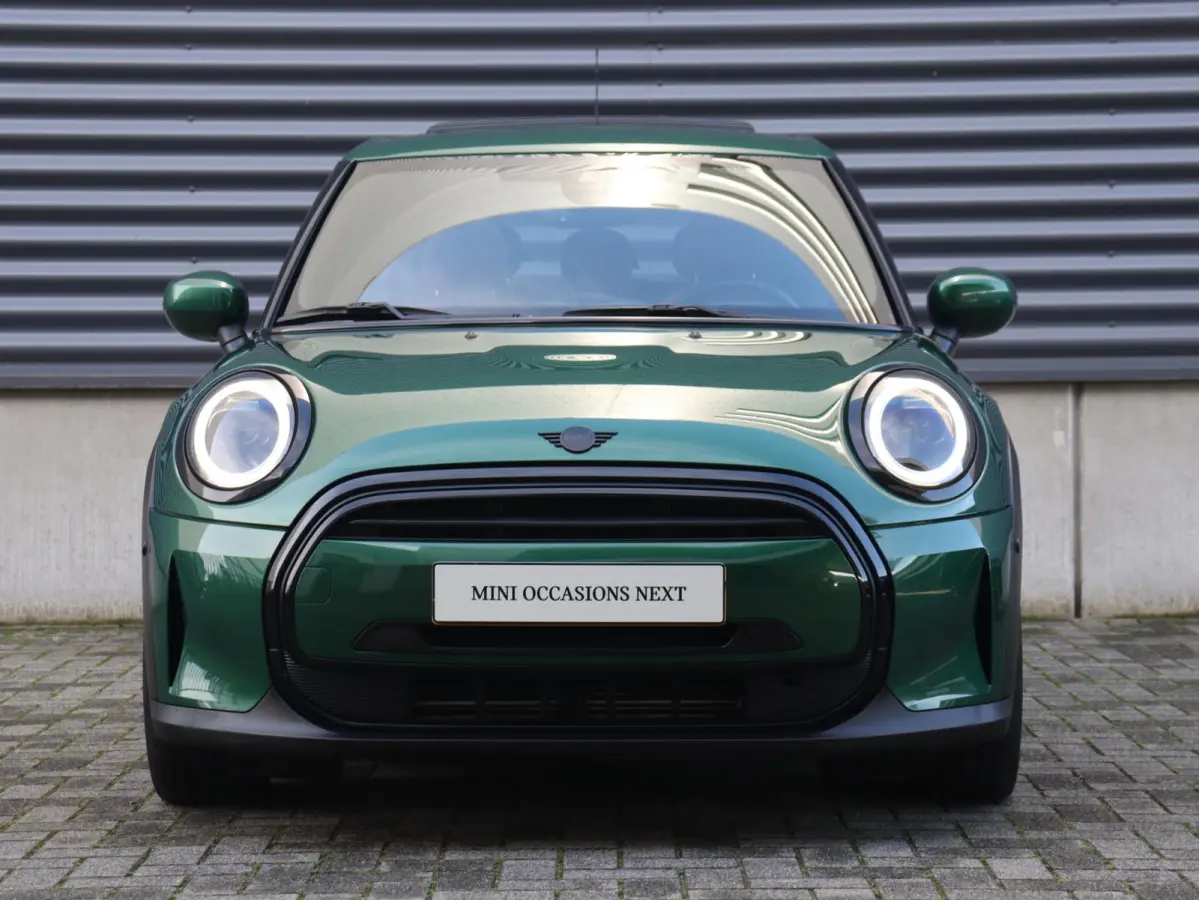 Cooper | Camden Edition + Panodak + Apple Carplay + Sportstoelen + Camera + Comfort Access + LED + Verwarmd Stuurwiel + 17'' LMV