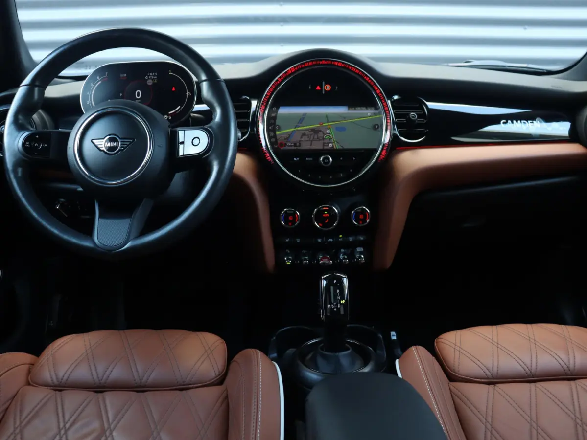 Cooper | Camden Edition + Panodak + Apple Carplay + Sportstoelen + Camera + Comfort Access + LED + Verwarmd Stuurwiel + 17'' LMV