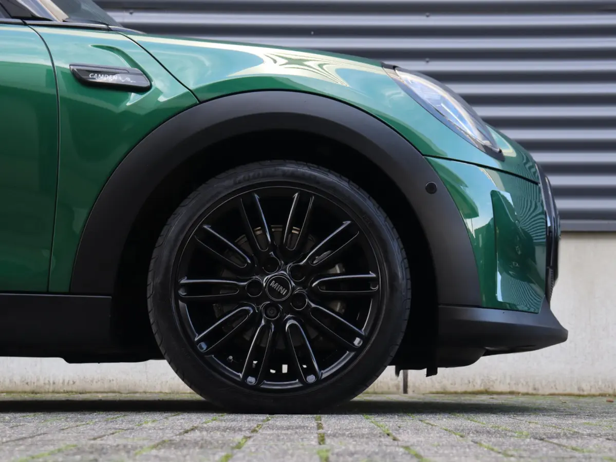Cooper | Camden Edition + Panodak + Apple Carplay + Sportstoelen + Camera + Comfort Access + LED + Verwarmd Stuurwiel + 17'' LMV
