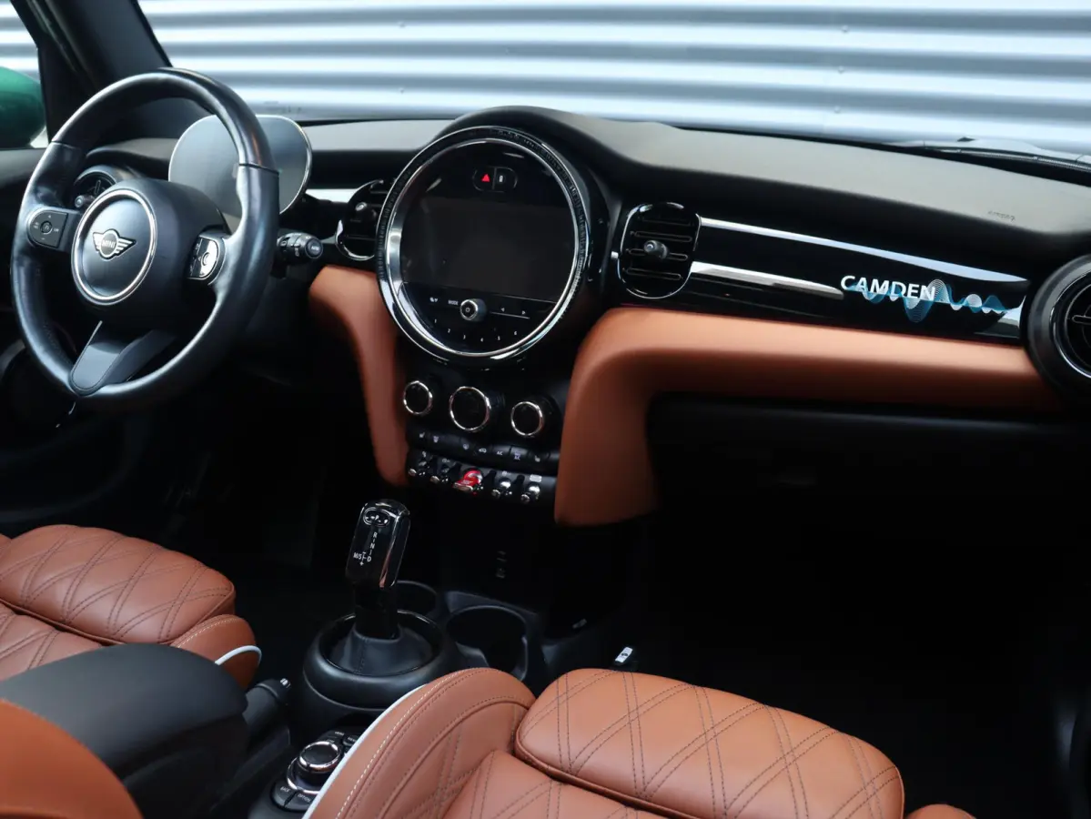 Cooper | Camden Edition + Panodak + Apple Carplay + Sportstoelen + Camera + Comfort Access + LED + Verwarmd Stuurwiel + 17'' LMV