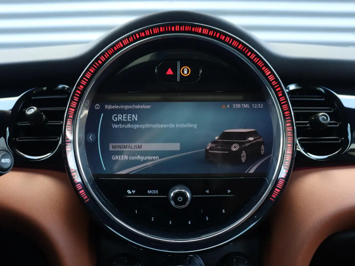 Cooper | Camden Edition + Panodak + Apple Carplay + Sportstoelen + Camera + Comfort Access + LED + Verwarmd Stuurwiel + 17'' LMV