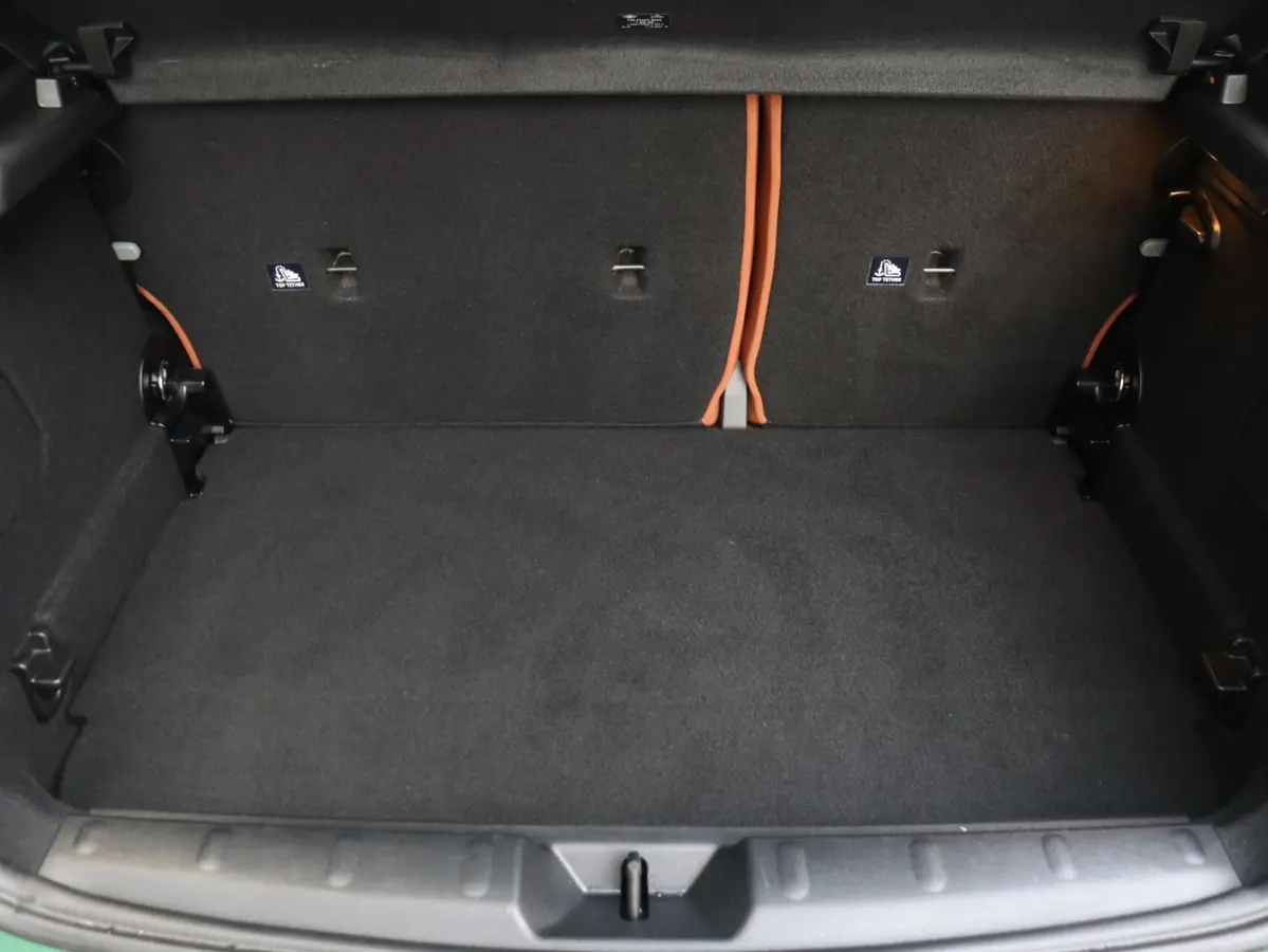 Cooper | Camden Edition + Panodak + Apple Carplay + Sportstoelen + Camera + Comfort Access + LED + Verwarmd Stuurwiel + 17'' LMV