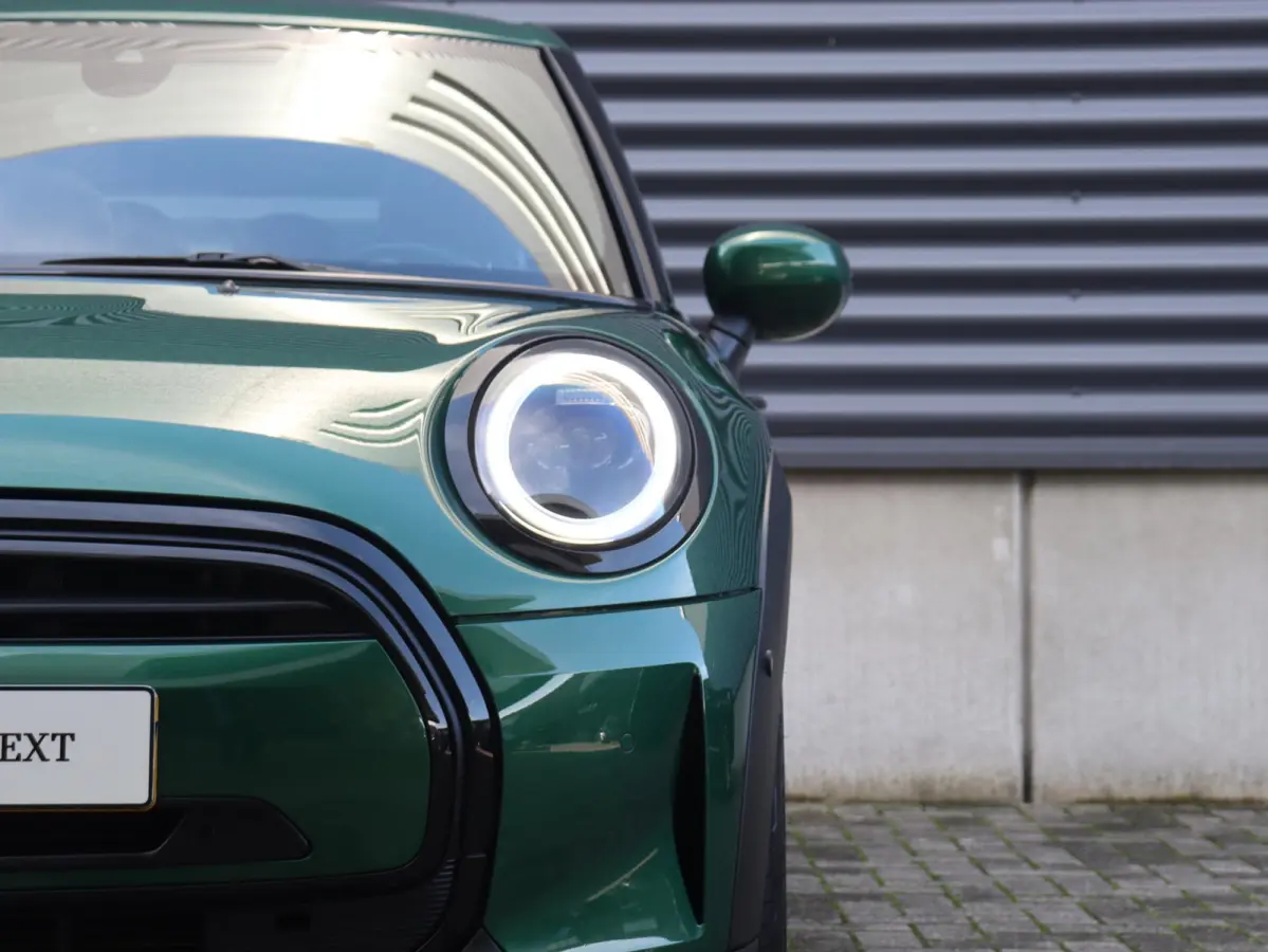 Cooper | Camden Edition + Panodak + Apple Carplay + Sportstoelen + Camera + Comfort Access + LED + Verwarmd Stuurwiel + 17'' LMV
