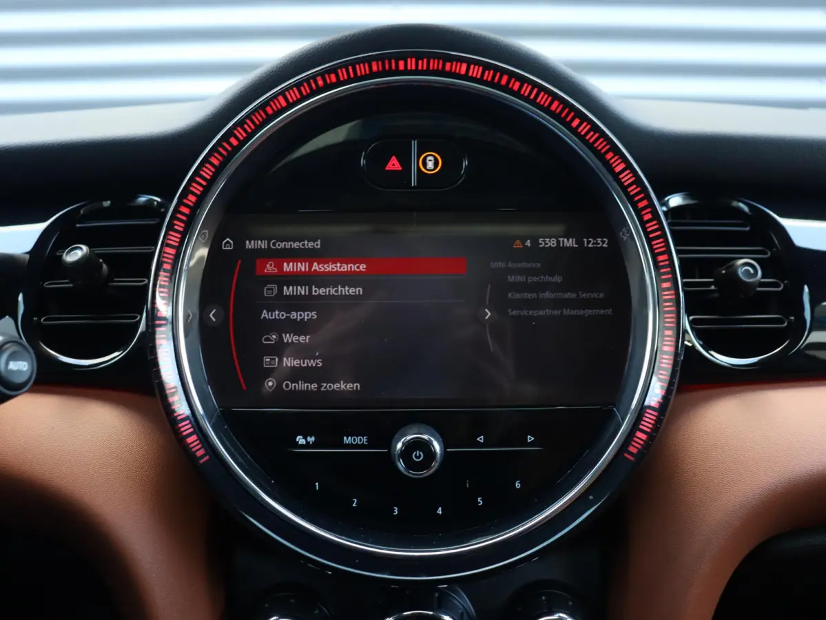 Cooper | Camden Edition + Panodak + Apple Carplay + Sportstoelen + Camera + Comfort Access + LED + Verwarmd Stuurwiel + 17'' LMV