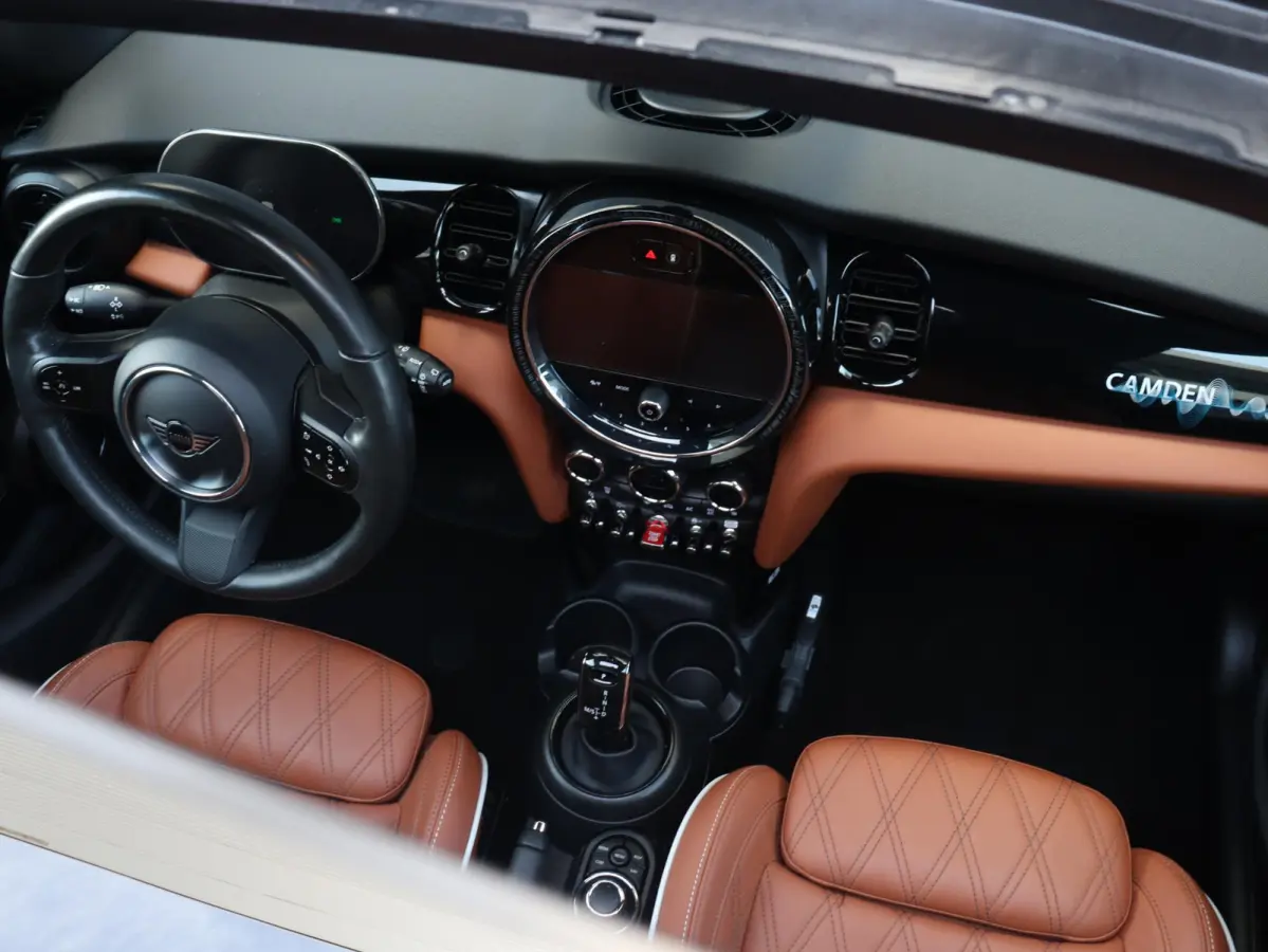 Cooper | Camden Edition + Panodak + Apple Carplay + Sportstoelen + Camera + Comfort Access + LED + Verwarmd Stuurwiel + 17'' LMV