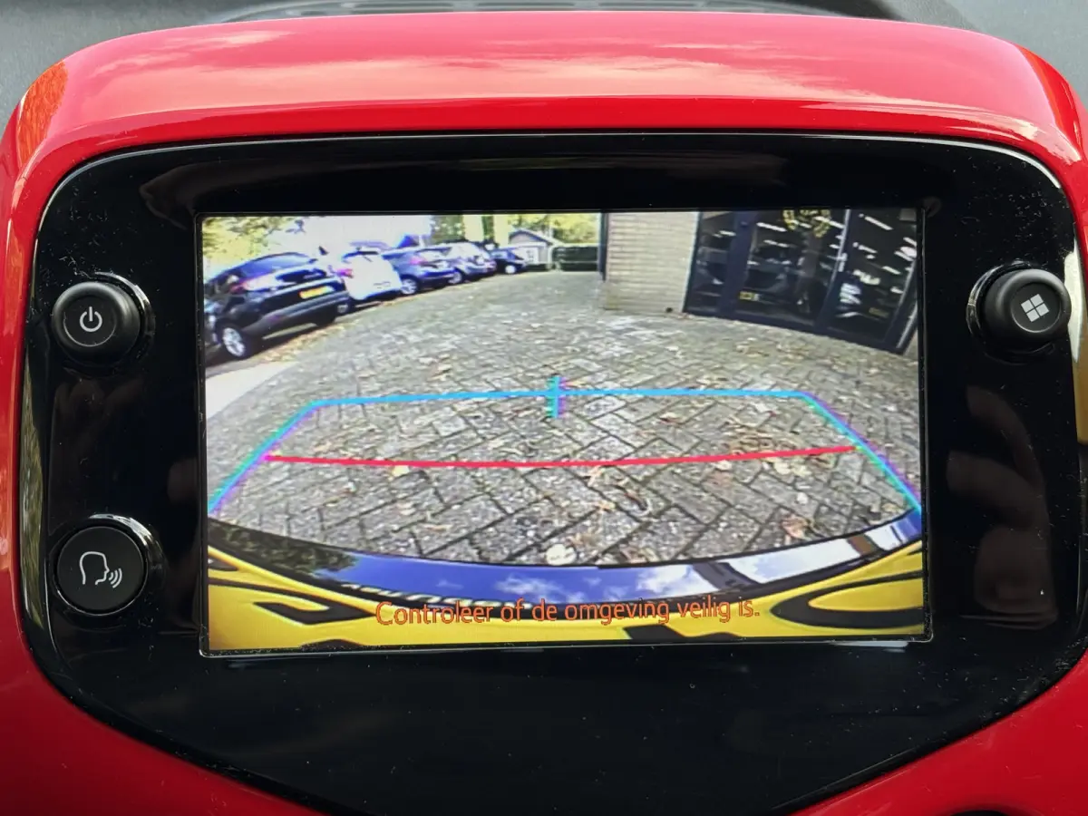 1.0 VVT-i X 5drs Camera Carplay