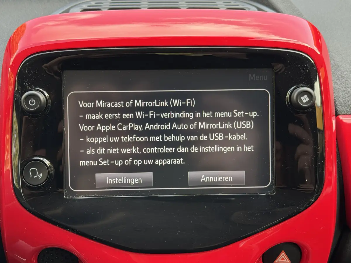 1.0 VVT-i X 5drs Camera Carplay