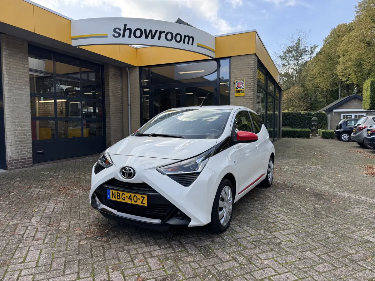 1.0 VVT-i X 5drs Camera Carplay
