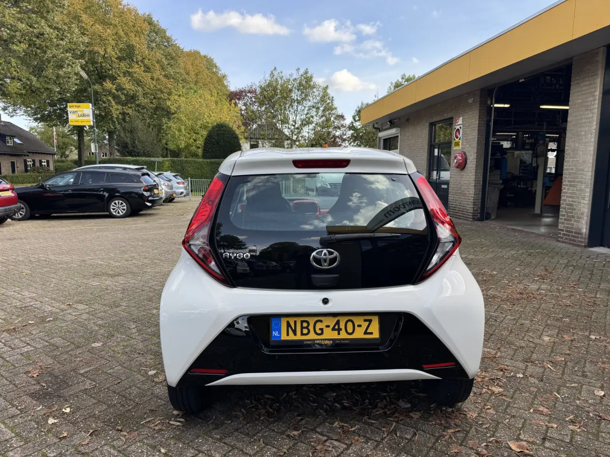 1.0 VVT-i X 5drs Camera Carplay