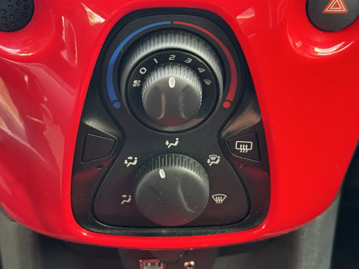 1.0 VVT-i X 5drs Camera Carplay