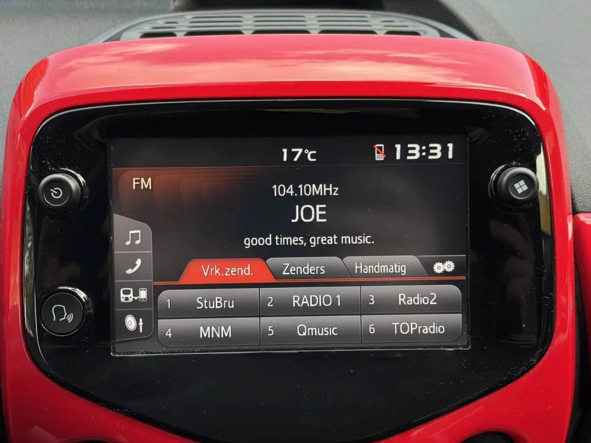 1.0 VVT-i X 5drs Camera Carplay