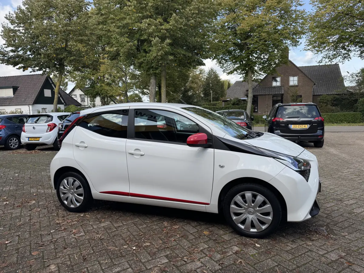 1.0 VVT-i X 5drs Camera Carplay
