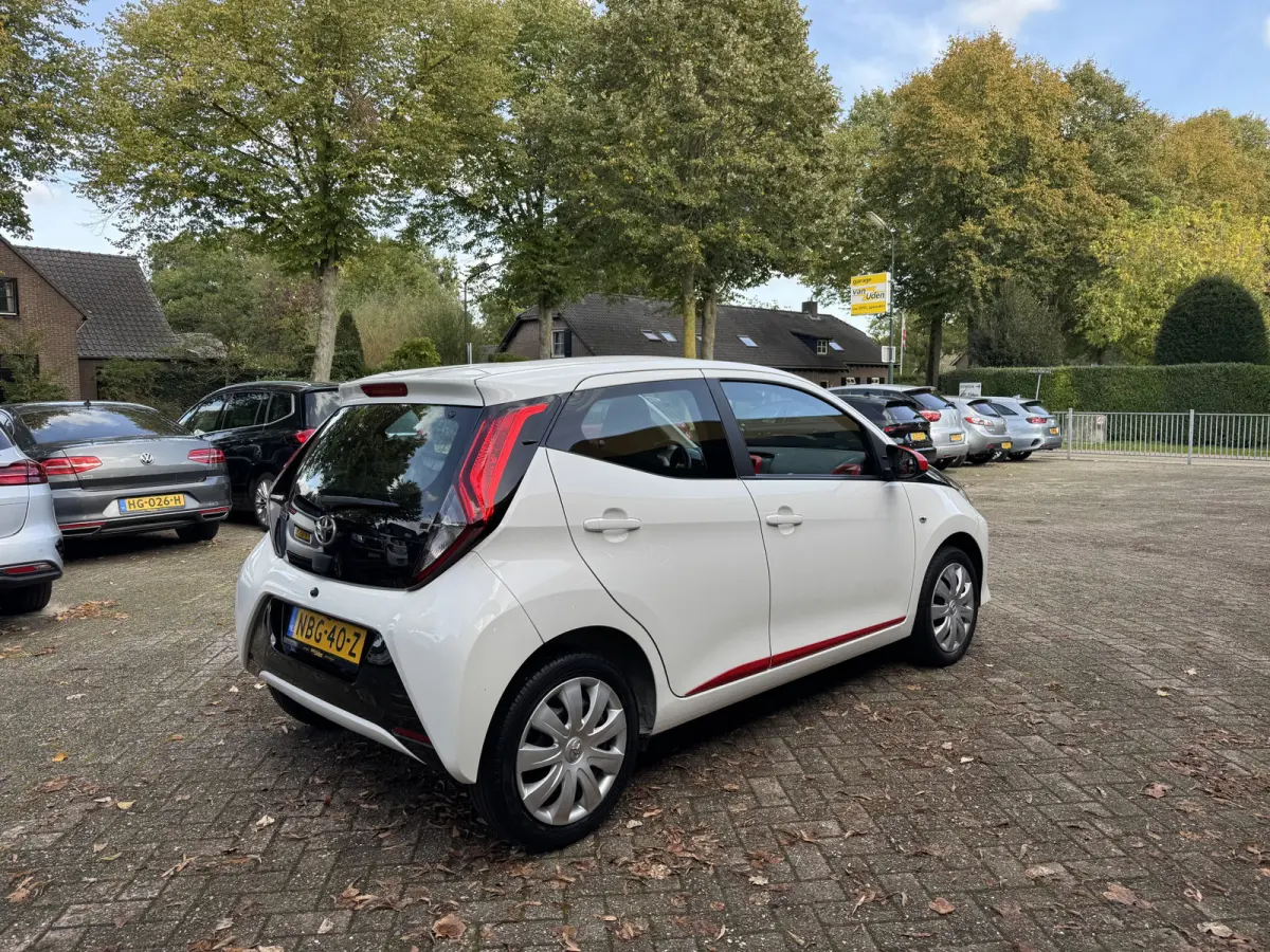 1.0 VVT-i X 5drs Camera Carplay