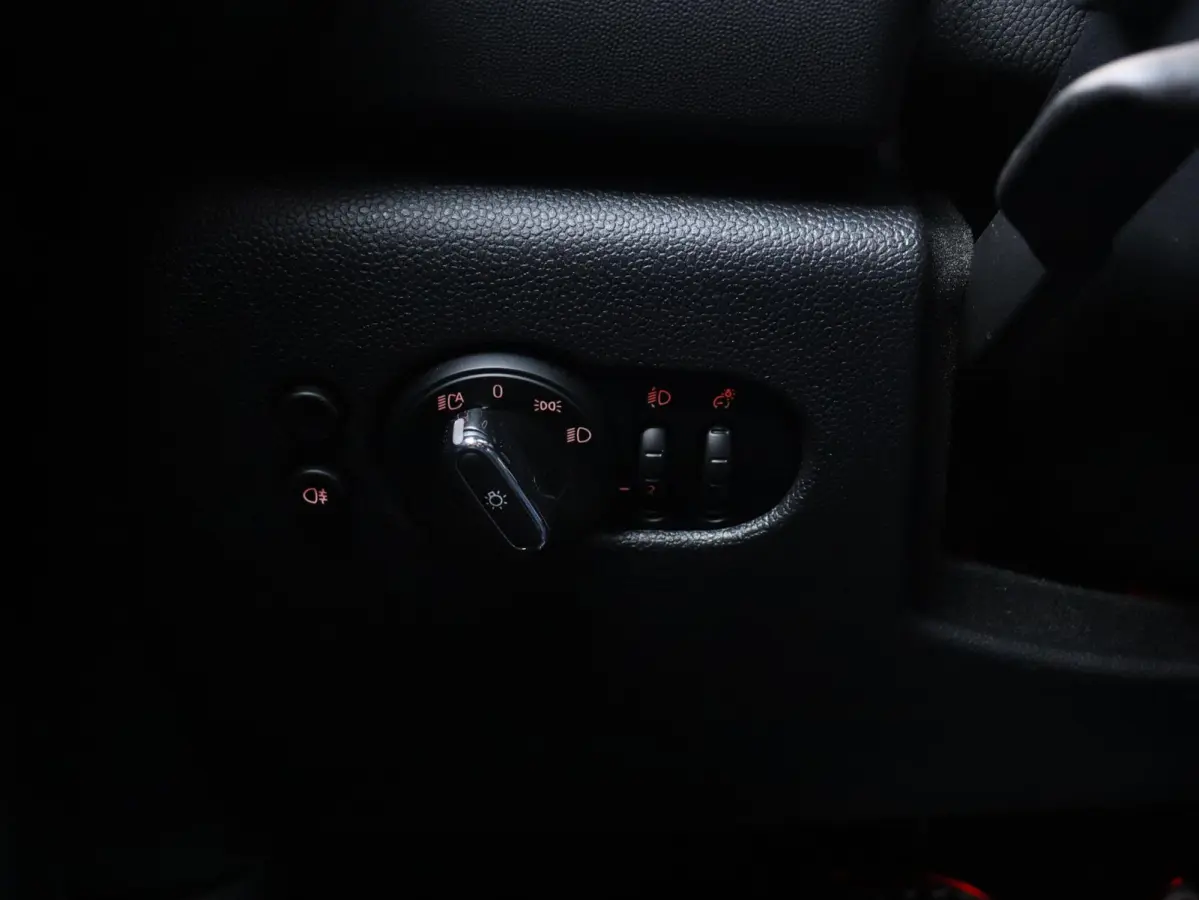 Cooper | Rockingham GT + John Cooper Works Pakket + Panodak + Sportstoelen + Apple Carplay + Adaptief Onderstel + Verwarmbare Voorstoelen + 18'' LMV