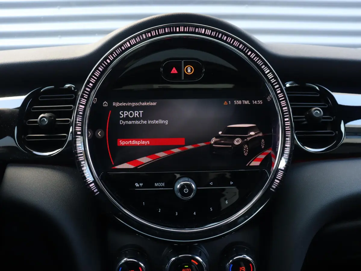 Cooper | Rockingham GT + John Cooper Works Pakket + Panodak + Sportstoelen + Apple Carplay + Adaptief Onderstel + Verwarmbare Voorstoelen + 18'' LMV
