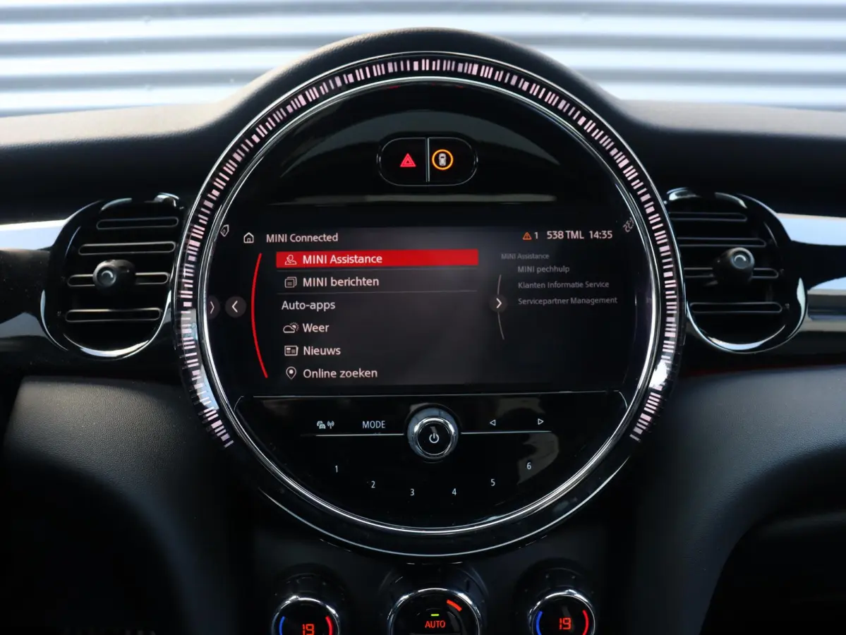 Cooper | Rockingham GT + John Cooper Works Pakket + Panodak + Sportstoelen + Apple Carplay + Adaptief Onderstel + Verwarmbare Voorstoelen + 18'' LMV