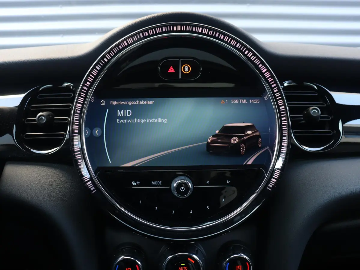 Cooper | Rockingham GT + John Cooper Works Pakket + Panodak + Sportstoelen + Apple Carplay + Adaptief Onderstel + Verwarmbare Voorstoelen + 18'' LMV