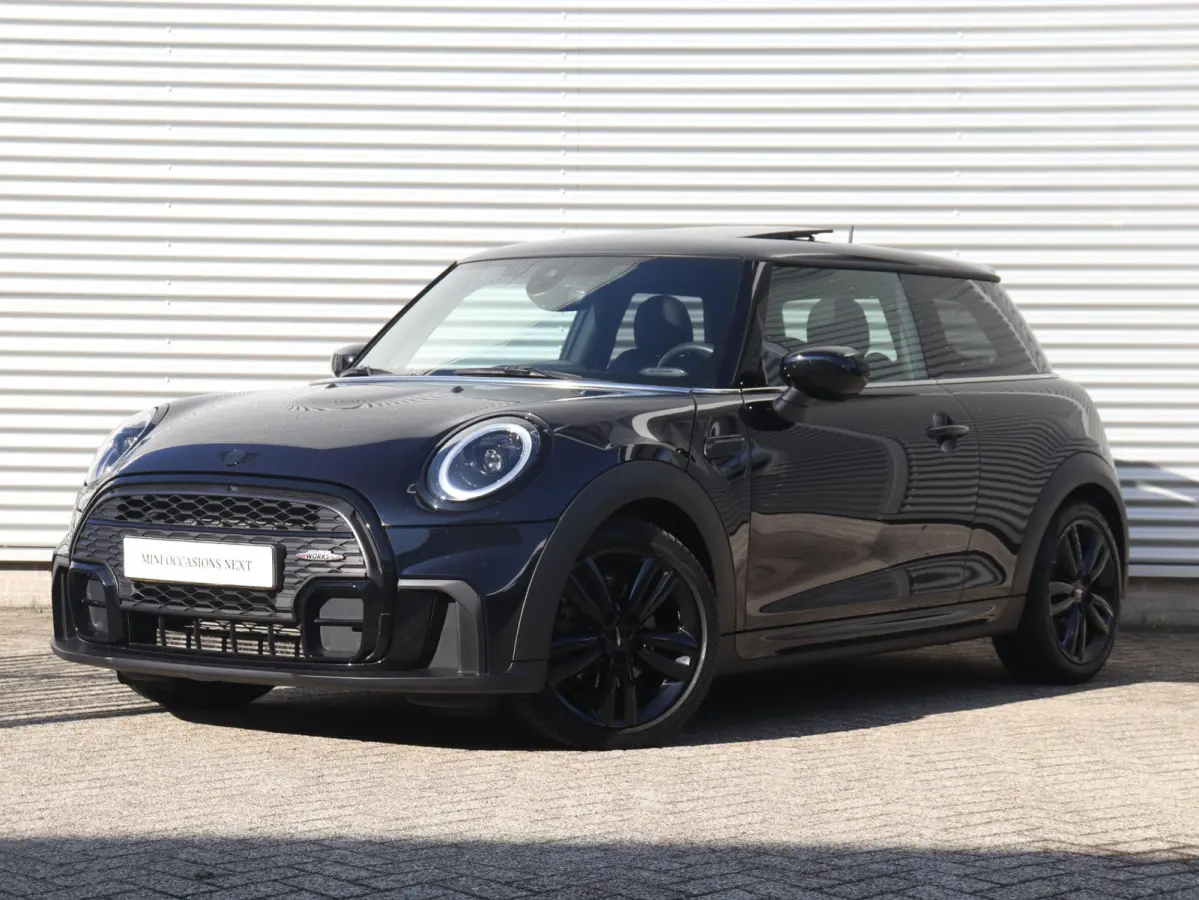 Cooper | Rockingham GT + John Cooper Works Pakket + Panodak + Sportstoelen + Apple Carplay + Adaptief Onderstel + Verwarmbare Voorstoelen + 18'' LMV