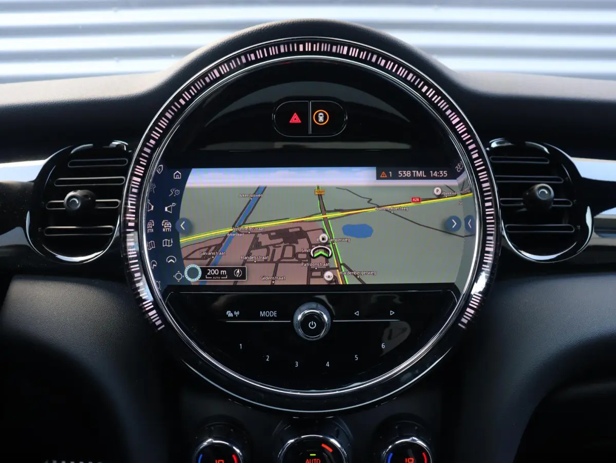 Cooper | Rockingham GT + John Cooper Works Pakket + Panodak + Sportstoelen + Apple Carplay + Adaptief Onderstel + Verwarmbare Voorstoelen + 18'' LMV