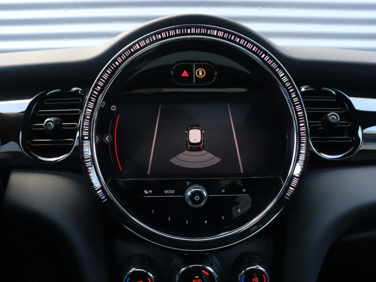 Cooper | Rockingham GT + John Cooper Works Pakket + Panodak + Sportstoelen + Apple Carplay + Adaptief Onderstel + Verwarmbare Voorstoelen + 18'' LMV