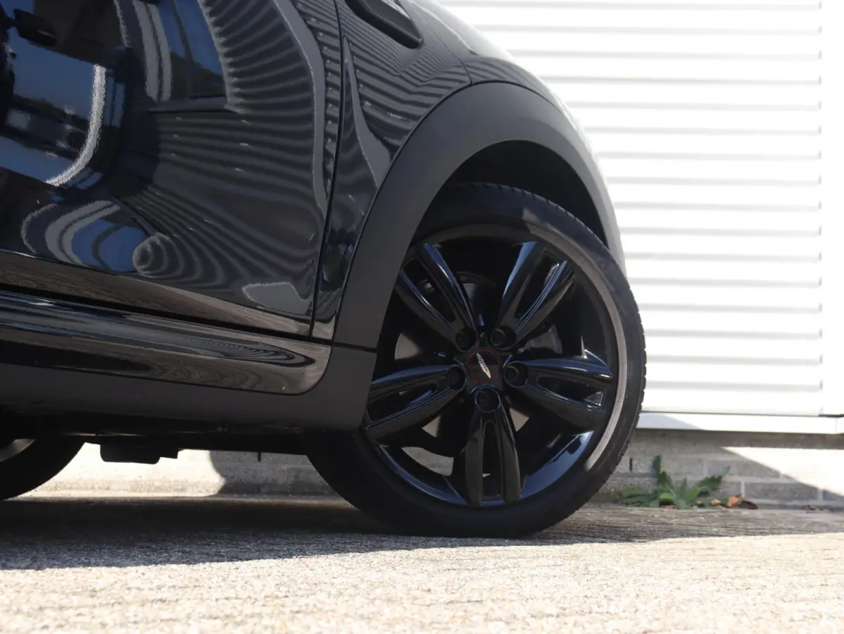 Cooper | Rockingham GT + John Cooper Works Pakket + Panodak + Sportstoelen + Apple Carplay + Adaptief Onderstel + Verwarmbare Voorstoelen + 18'' LMV
