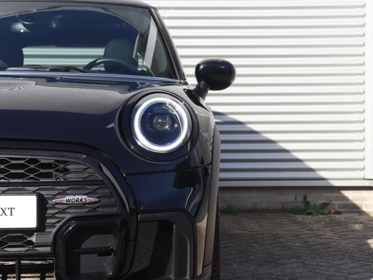 Cooper | Rockingham GT + John Cooper Works Pakket + Panodak + Sportstoelen + Apple Carplay + Adaptief Onderstel + Verwarmbare Voorstoelen + 18'' LMV