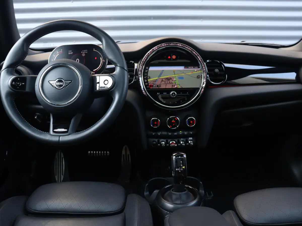 Cooper | Rockingham GT + John Cooper Works Pakket + Panodak + Sportstoelen + Apple Carplay + Adaptief Onderstel + Verwarmbare Voorstoelen + 18'' LMV